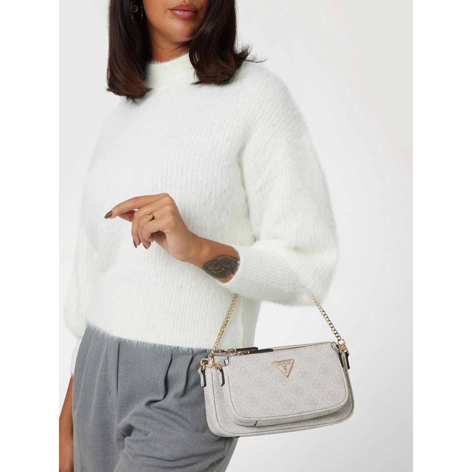 Guess Noelle Axelremsväska 2in1 Vit