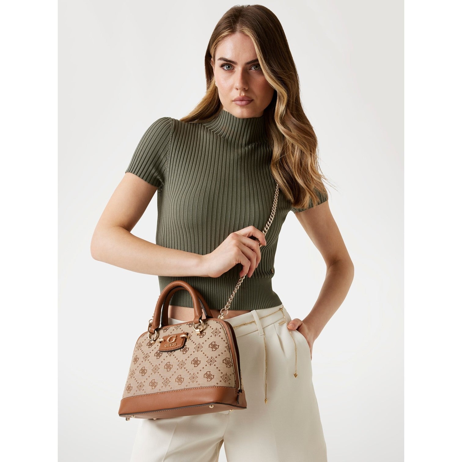 Guess Neda 4G Peony Handväska Liten Cognac