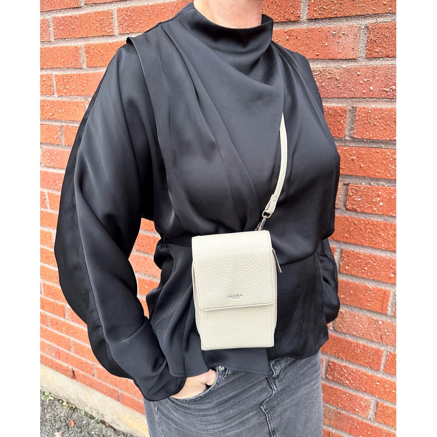 Ulrika Dam Mobilväska Liten Beige